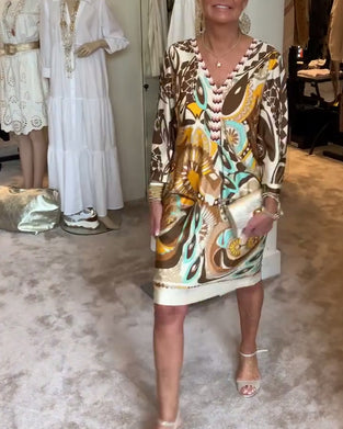 Lässiges Kleid mit V-Ausschnitt und Retro-Print