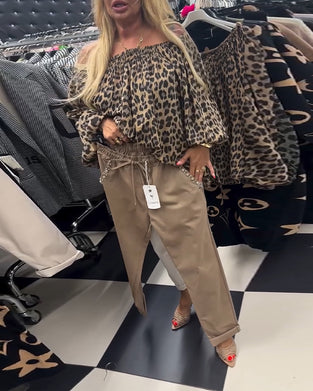 Einfarbige freizeithose mit kordelzug