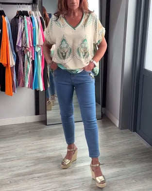 Freizeitoberteil mit Retro-Print und V-Ausschnitt