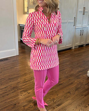 Bedrucktes oberteil mit neun viertelärmeln und stehkragen