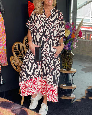 Bedrucktes Kleid mit V-Ausschnitt