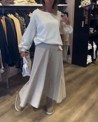 Einfaches Sweatshirt mit kalter Schulter