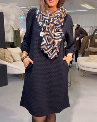 Elegantes einfarbiges Kleid