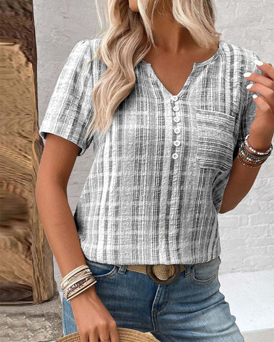 Lässiges T-Shirt mit V-Ausschnitt und Streifenkaro