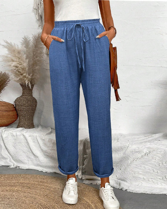 Freizeithose mit hohem Bund und Gürtel