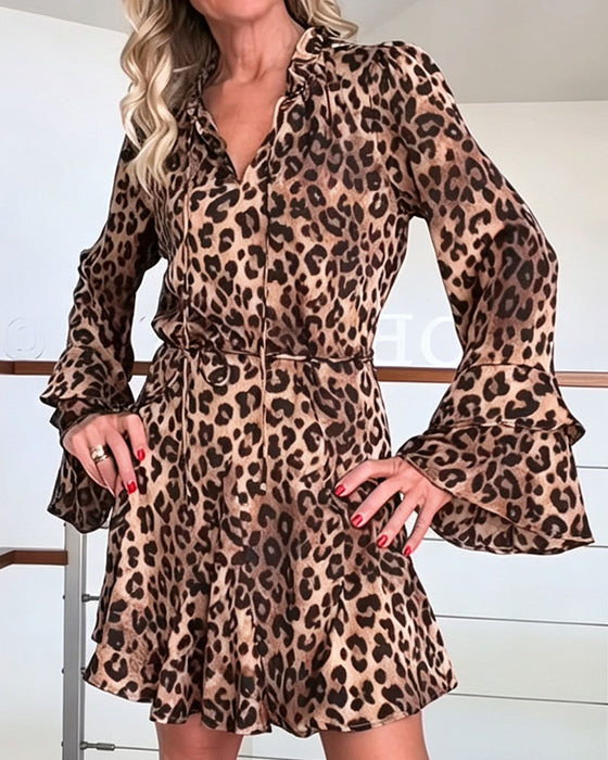 Kleid V-Ausschnitt Leopardenmuster Schnürung Kurz