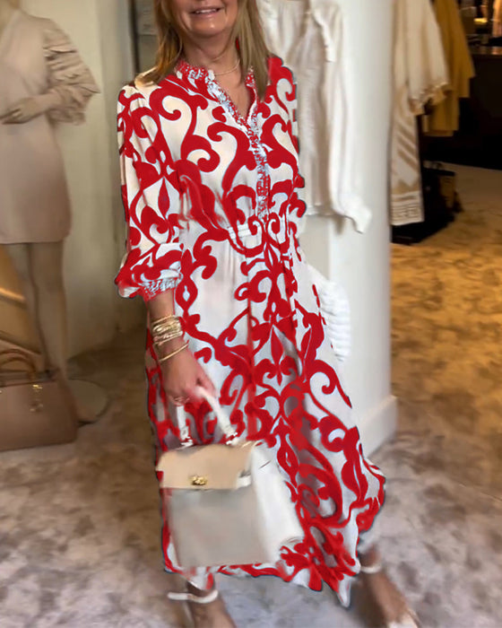 Bedrucktes lockeres Kleid mit V-Ausschnitt