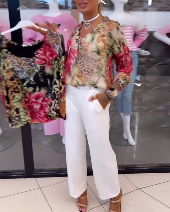 Bluse mit V-Ausschnitt und Blumenmuster