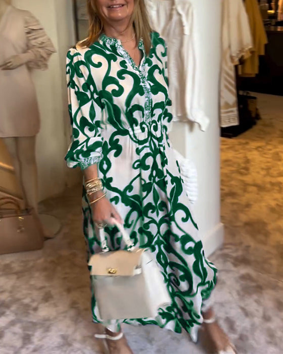 Bedrucktes lockeres Kleid mit V-Ausschnitt