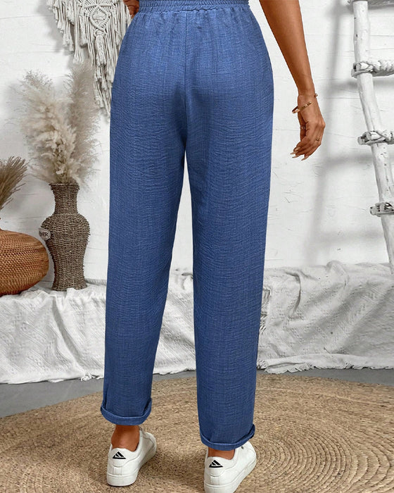 Freizeithose mit hohem Bund und Gürtel