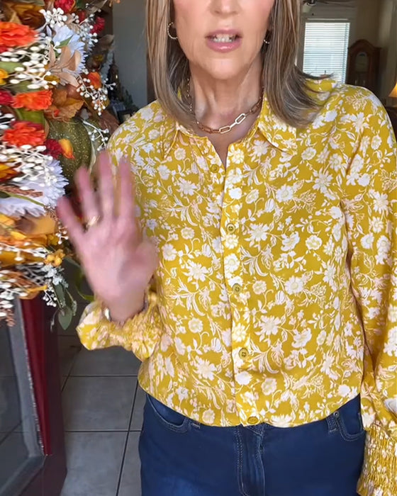 Bluse Mit Retro Knopf Details Und Kleine Florale Drucke