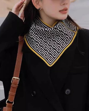 Modischer, vielseitiger dreiecksschal