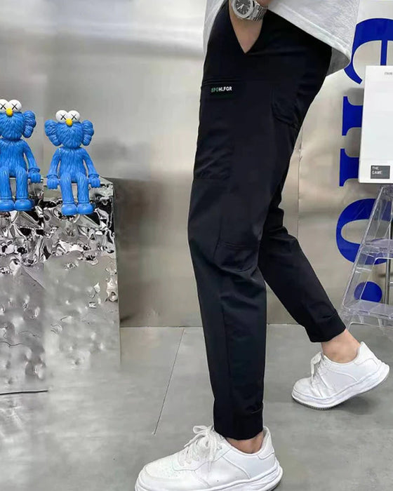 Hochelastische skinny-cargohose mit mehreren taschen für herren