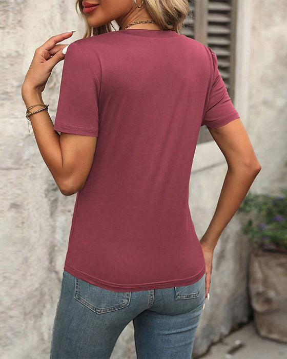 Kurzärmeliges T - Shirt Mit V - Hals Und Einfärbigem Design