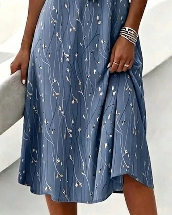 Kurzärmliges V-Ausschnitt-A-Linien-Kleid