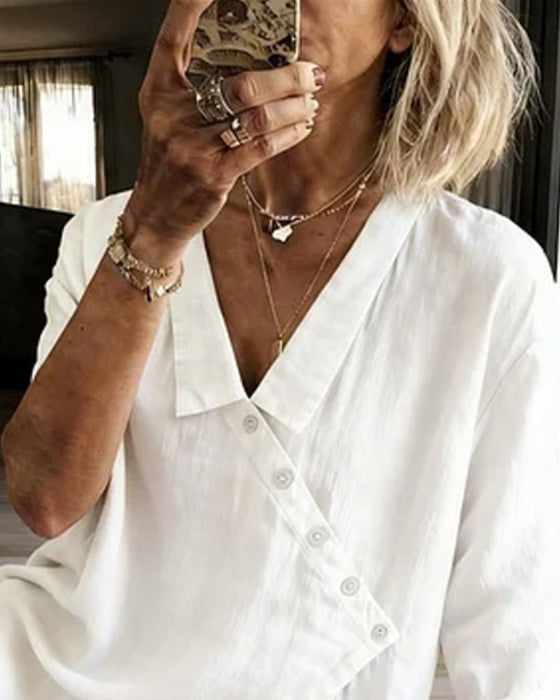 Bluse mit asymmetrischer diagonaler Knopfleiste und Kragen