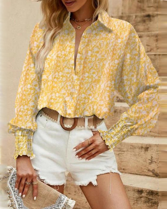 Bluse Mit Retro Knopf Details Und Kleine Florale Drucke