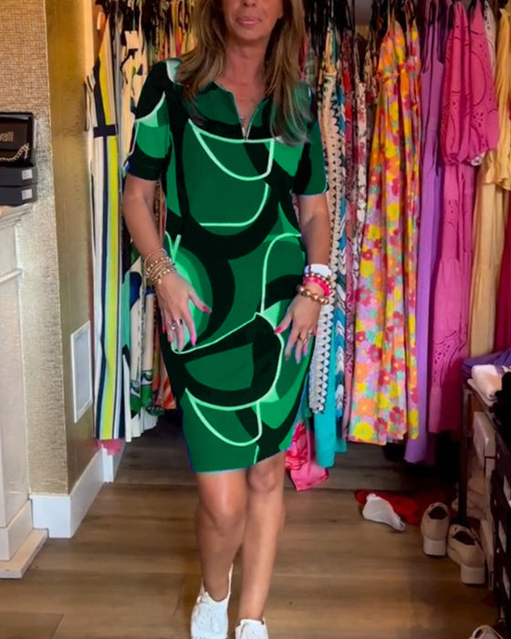 Gerades bedrucktes Kleid mit V-Ausschnitt
