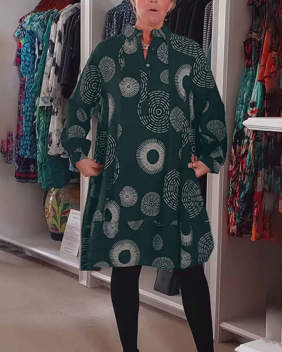 Lässiges Kleid mit Revers und geometrischem Print