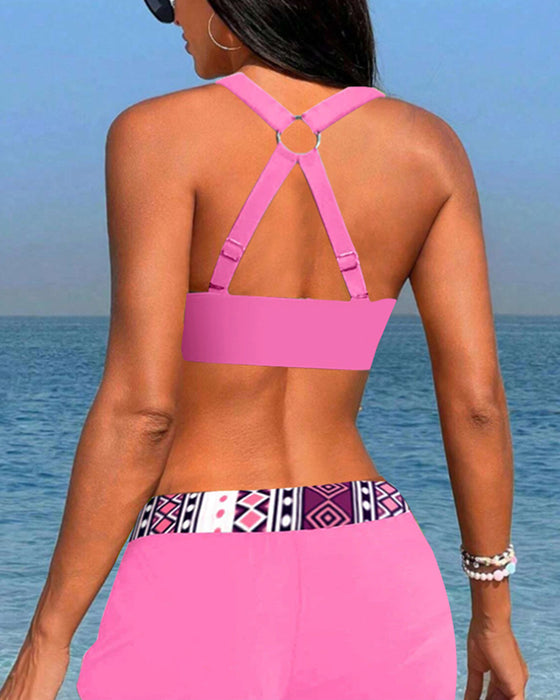 Bikinis mit hoher Taille und geometrischem Muster