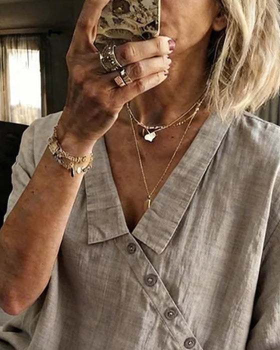 Bluse mit asymmetrischer diagonaler Knopfleiste und Kragen
