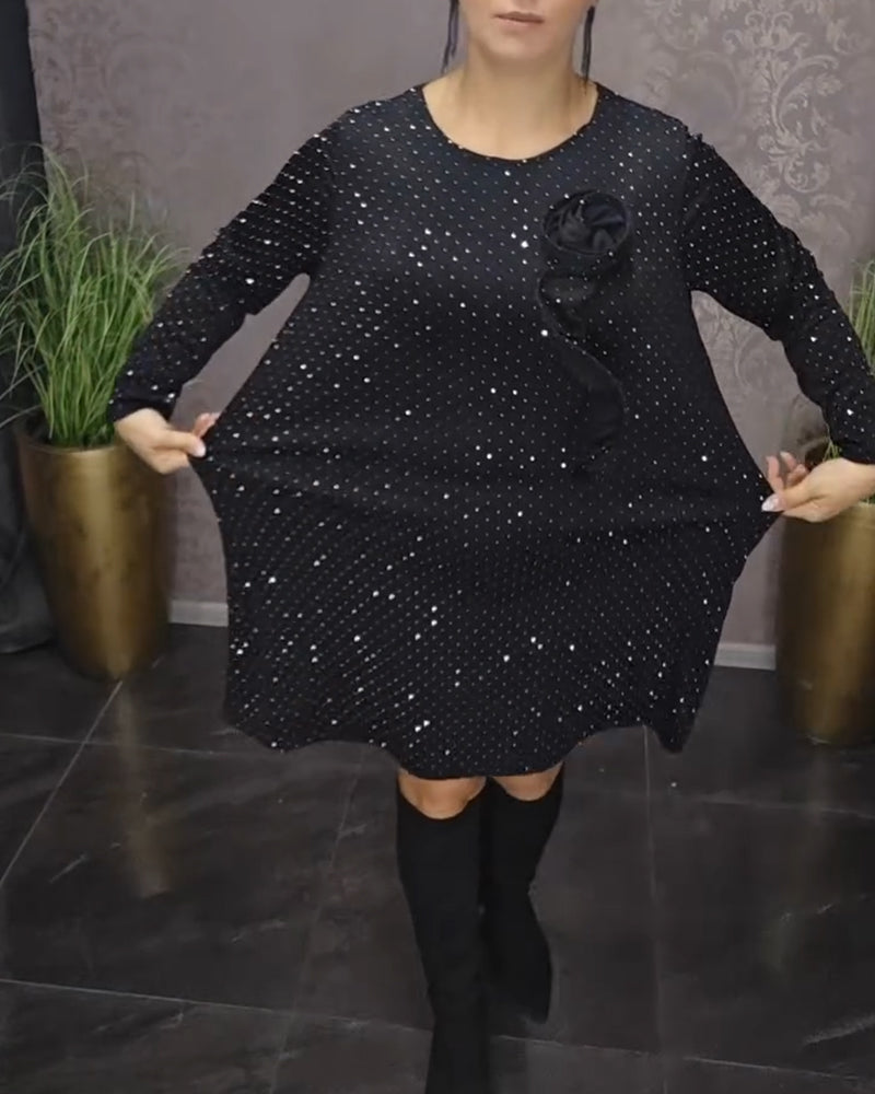 Elegantes Kleid mit Rundhalsausschnitt und langen Ärmeln und Rautenmuster
