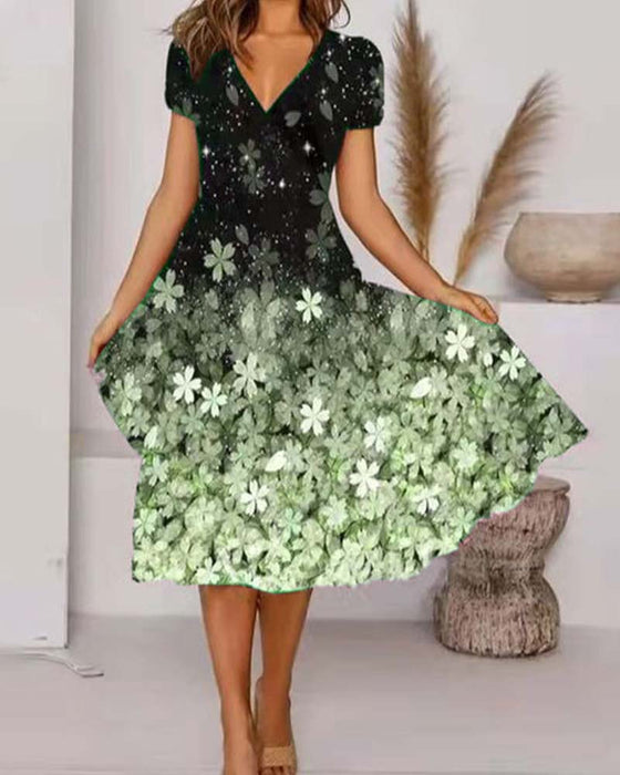 Kurzärmeliges Kleid Mit V-Ausschnitt Und Blumenmuster