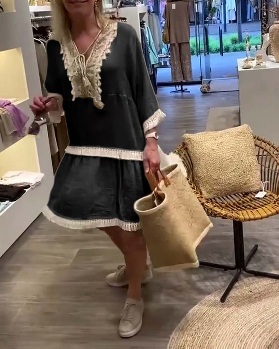 Freizeitkleid aus Spitze mit V-Ausschnitt und Fransen