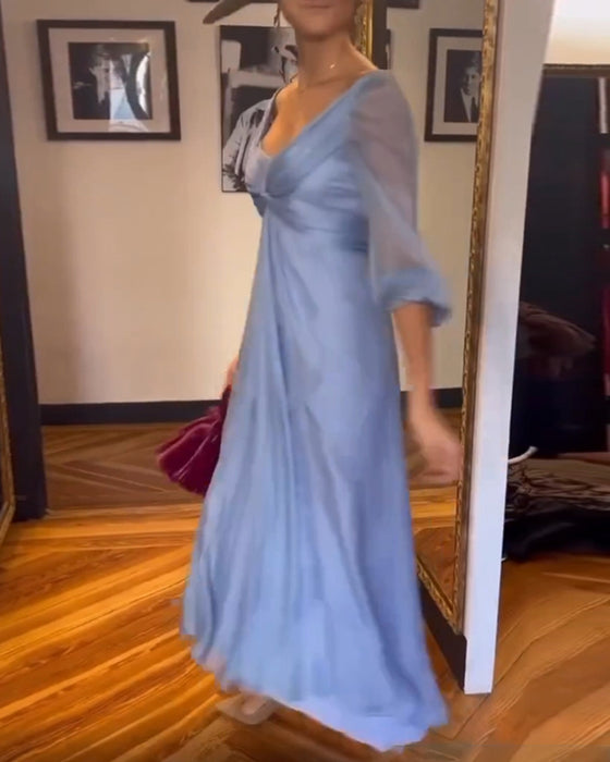 Einfarbiges, tief ausgeschnittenes taillenkleid