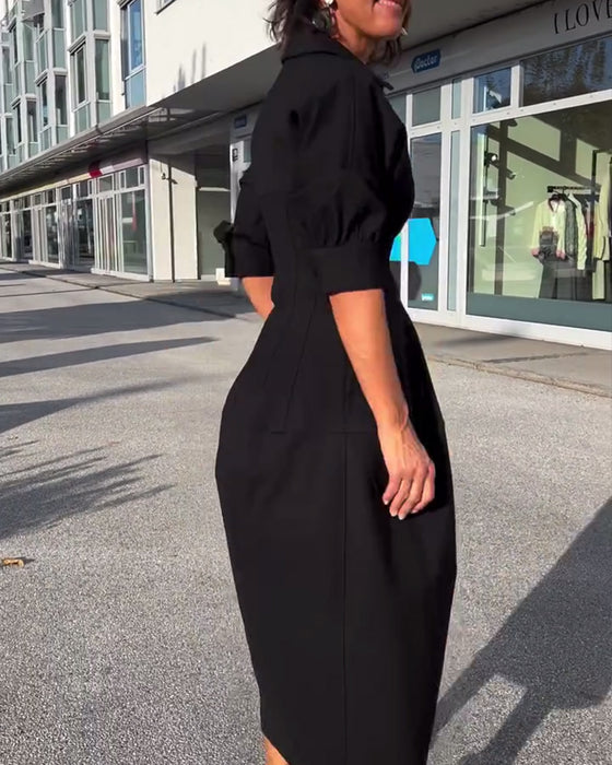 Einfarbiges freizeitkleid mit revers