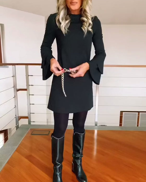 Einfarbiges, elegantes Kleid mit Glockenärmeln