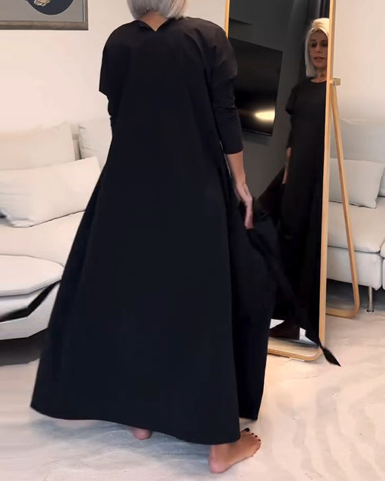 Modisches, einfarbiges, plissiertes kleid mit schnürung und rundhalsausschnitt