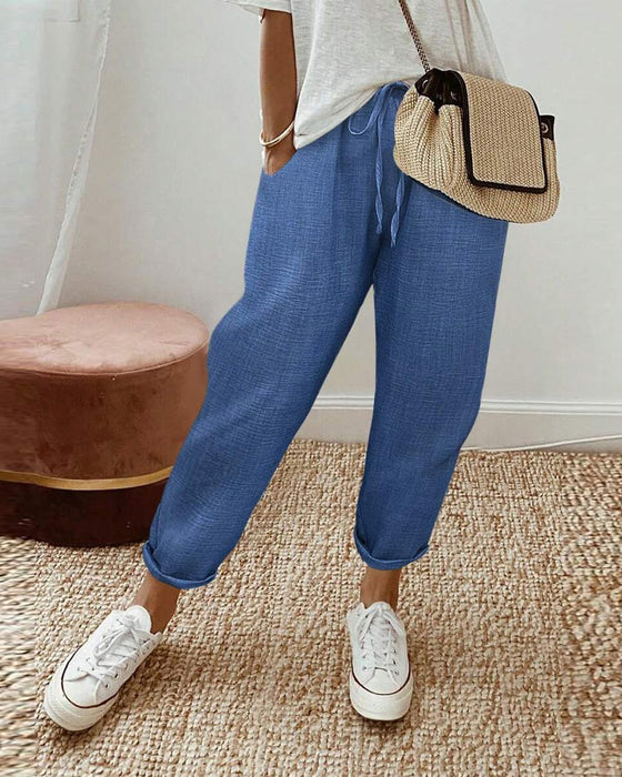 Freizeithose mit hohem Bund und Gürtel