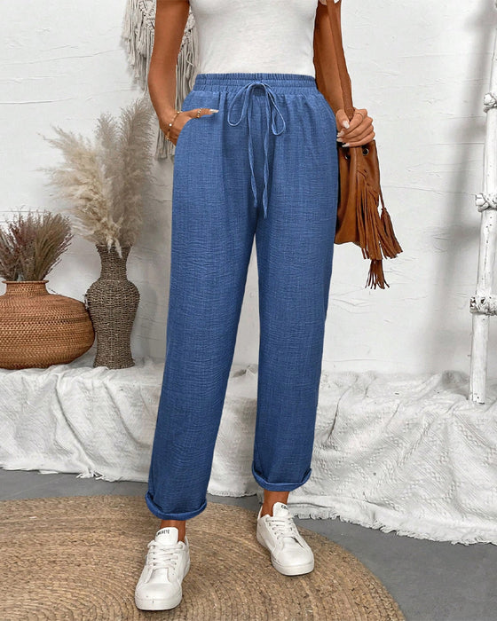 Freizeithose mit hohem Bund und Gürtel