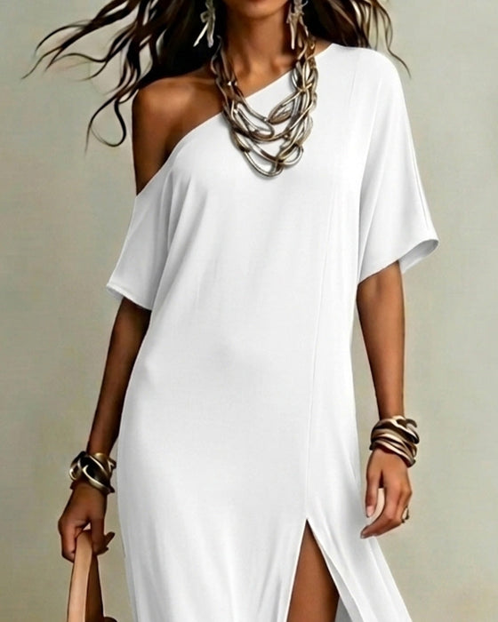Kleid Mit Geschrägtem Schlitzschulter Und Schlitz