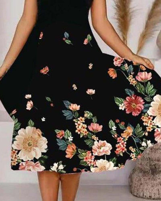 Kurzärmeliges Kleid Mit V-Ausschnitt Und Blumenmuster