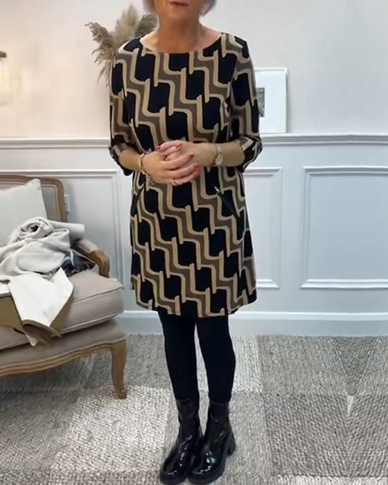 Bedrucktes slim-fit-kleid mit rundhalsausschnitt