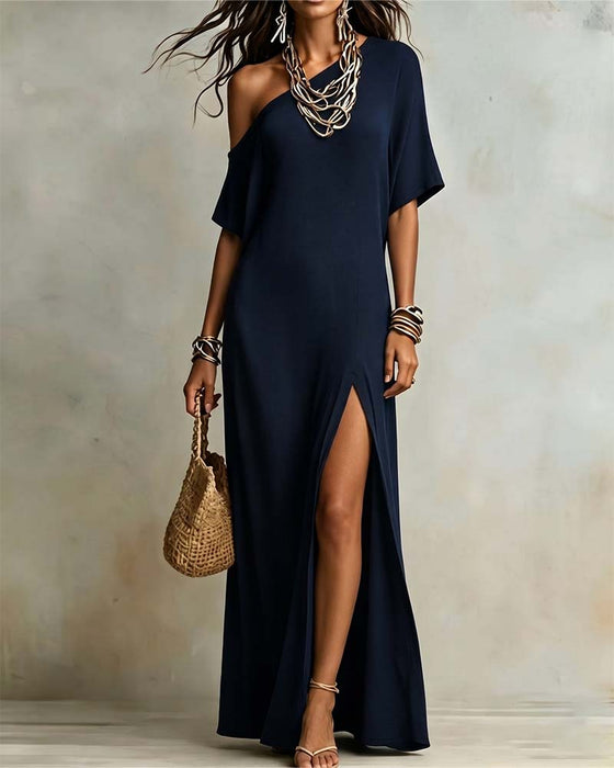 Kleid Mit Geschrägtem Schlitzschulter Und Schlitz