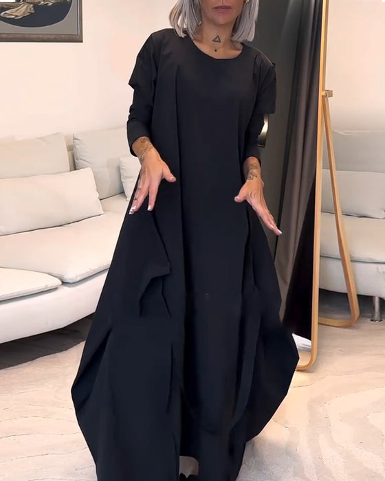 Modisches, einfarbiges, plissiertes kleid mit schnürung und rundhalsausschnitt