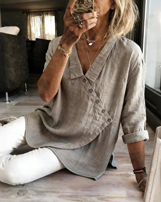Bluse mit asymmetrischer diagonaler Knopfleiste und Kragen