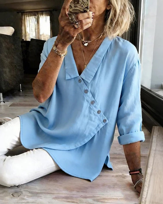 Bluse mit asymmetrischer diagonaler Knopfleiste und Kragen