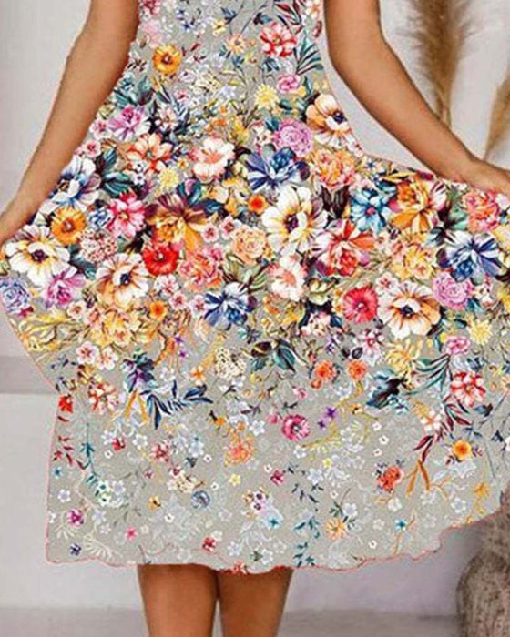 Kurzärmeliges Kleid Mit V-Ausschnitt Und Blumenmuster