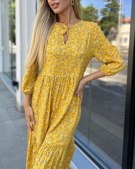 Frisches, florales, plissiertes freizeitkleid