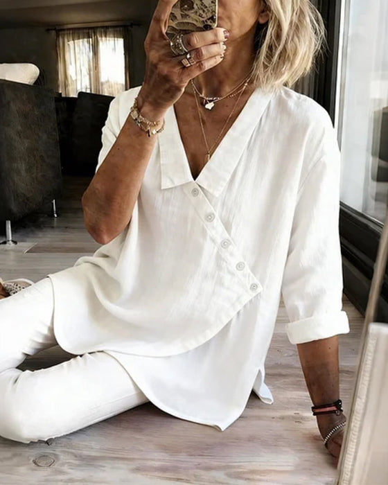 Bluse mit asymmetrischer diagonaler Knopfleiste und Kragen