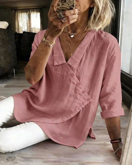 Bluse mit asymmetrischer diagonaler Knopfleiste und Kragen