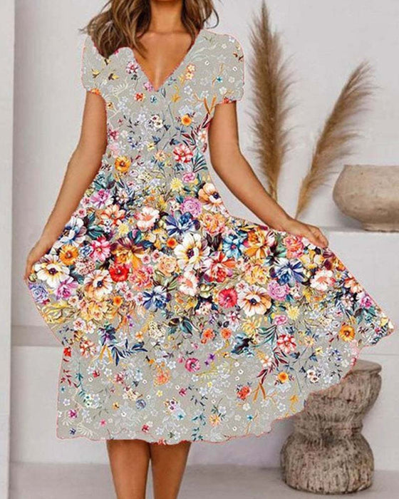 Kurzärmeliges Kleid Mit V-Ausschnitt Und Blumenmuster
