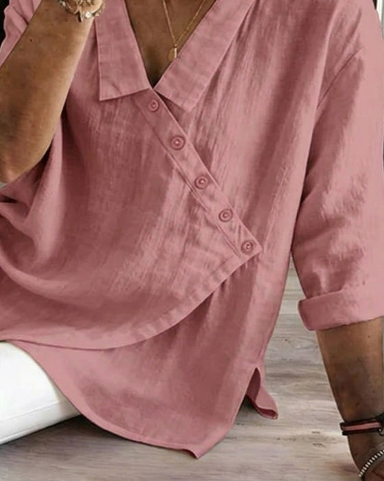 Bluse mit asymmetrischer diagonaler Knopfleiste und Kragen