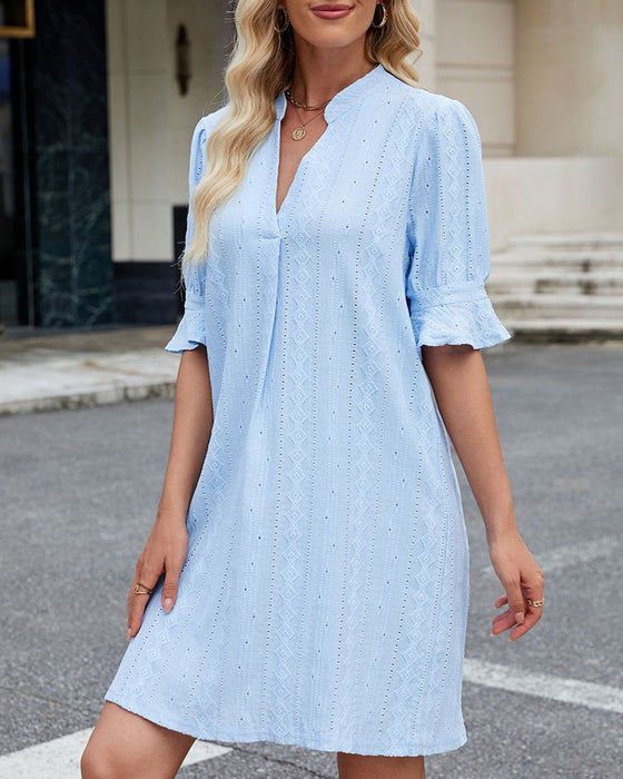 Kleid Einfarbig mit V-Ausschnitt