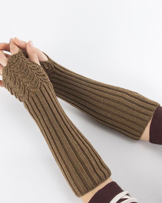 Gestrickte Halbfinger-Handschuhe mit Fischschuppen