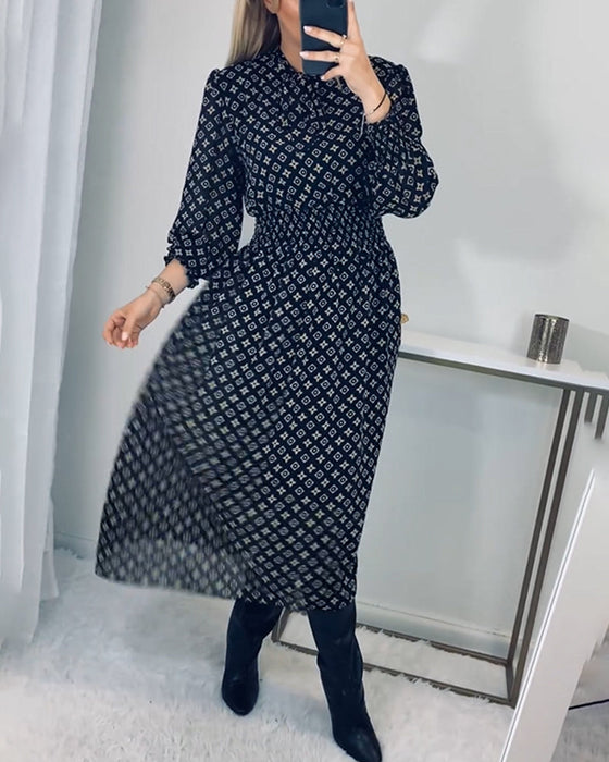 Kleid mit Aufdruck und taillierter Taille